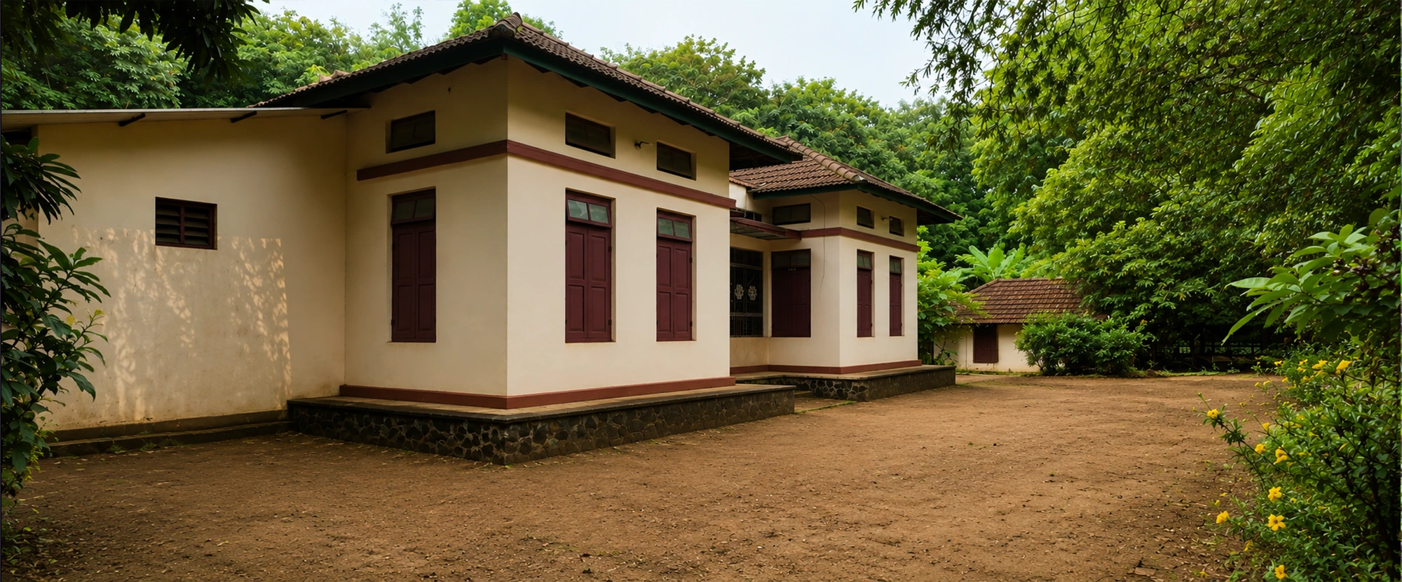 2.5 Acre Property with Old Bungalow in Kottoor, Kaviyoor
