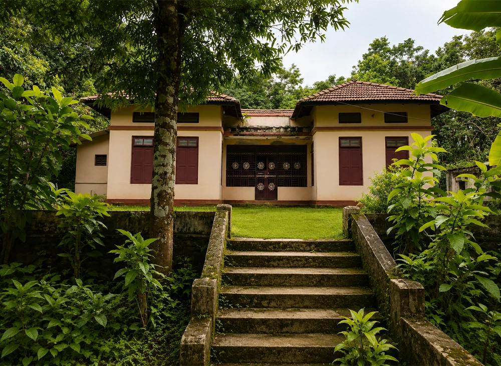 2.5 Acre Land with Old Bungalow in Kottoor, Kaviyoor