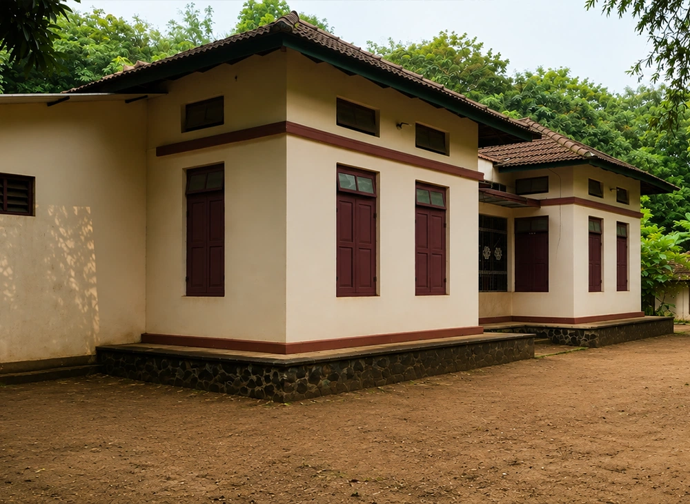 Old Bungalow on 2.5 Acre Property in Kottoor, Kaviyoor
